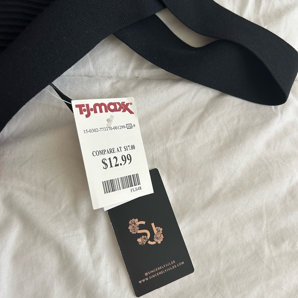 Sincerely Jules Black Cross Strap Top - Picture 3 of 4